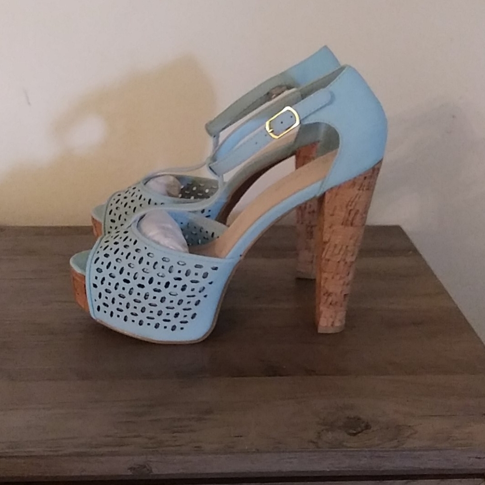 Pretty Powder Blue Heels -Size 9